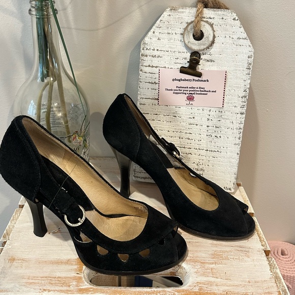 🍁Michael Kors Black Suede heels. 6.5M - Picture 3 of 6